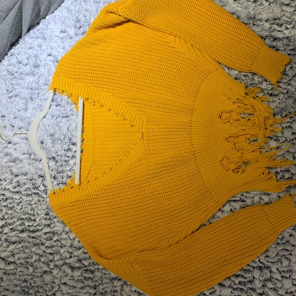LF V Neck Cropped frayed yellow sweater - Picture 3 of 5
